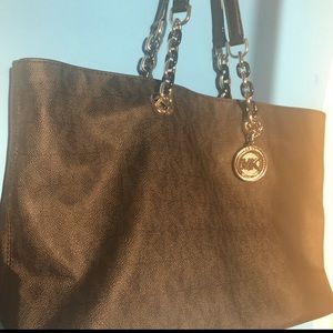 BRAND NEW
beautiful MK purse